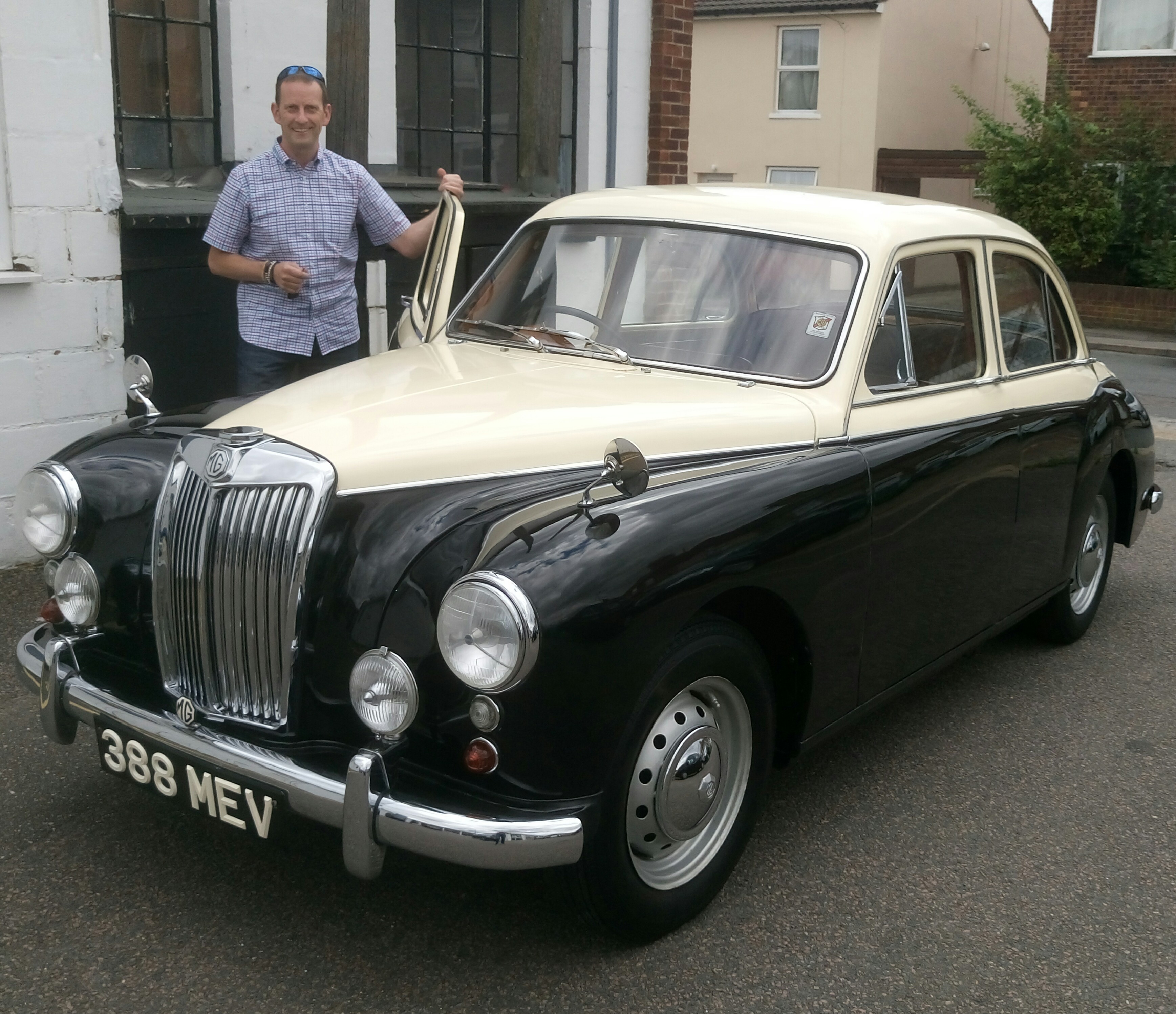 Mr Gladwin Collecting His MG Magnette