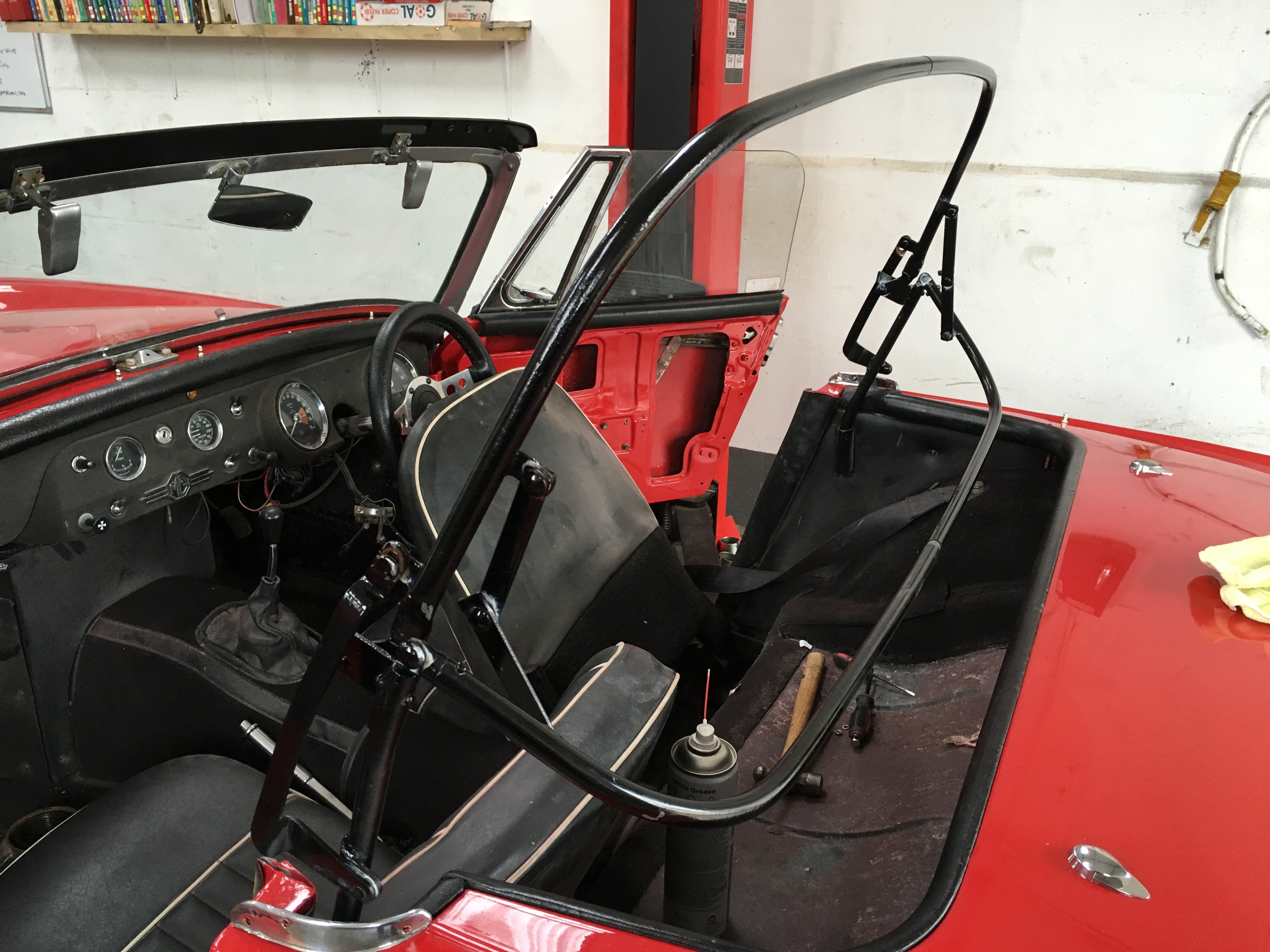 1966 MG Midget - Fitting the roof