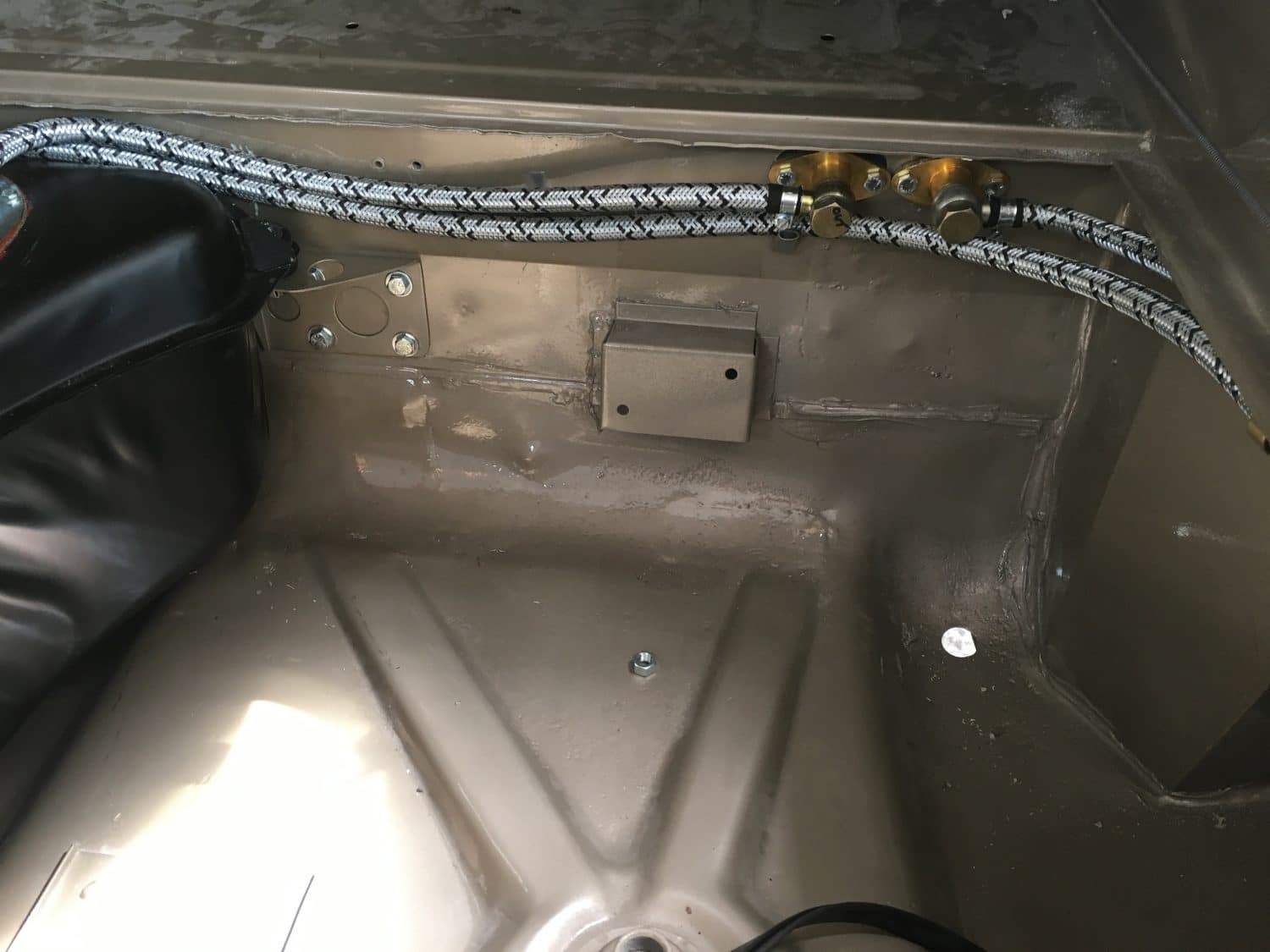 Installing the EType fuel tank Bridge Classic Cars