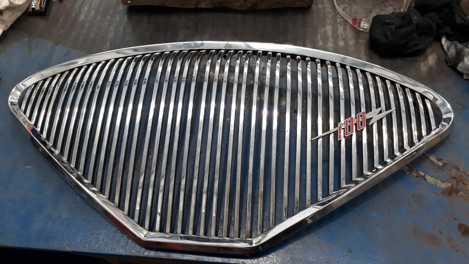 Polishing our Austin Healey grille Bridge Classic Cars